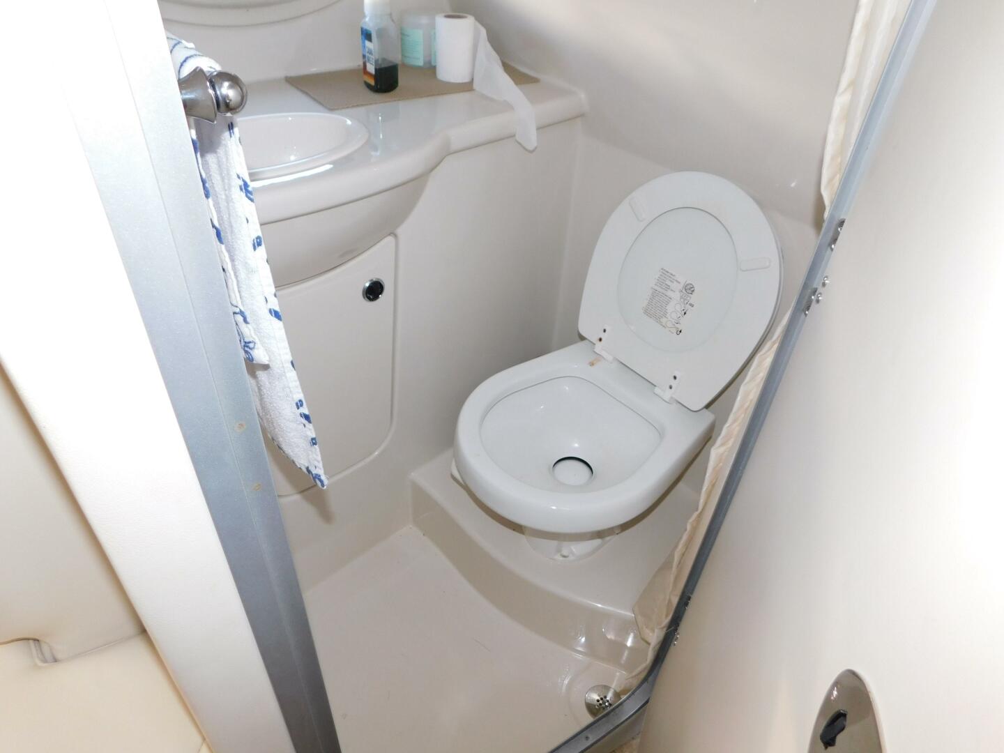 Slide: The Image of Bayliner 315 Cruiser 2012 - 5214836