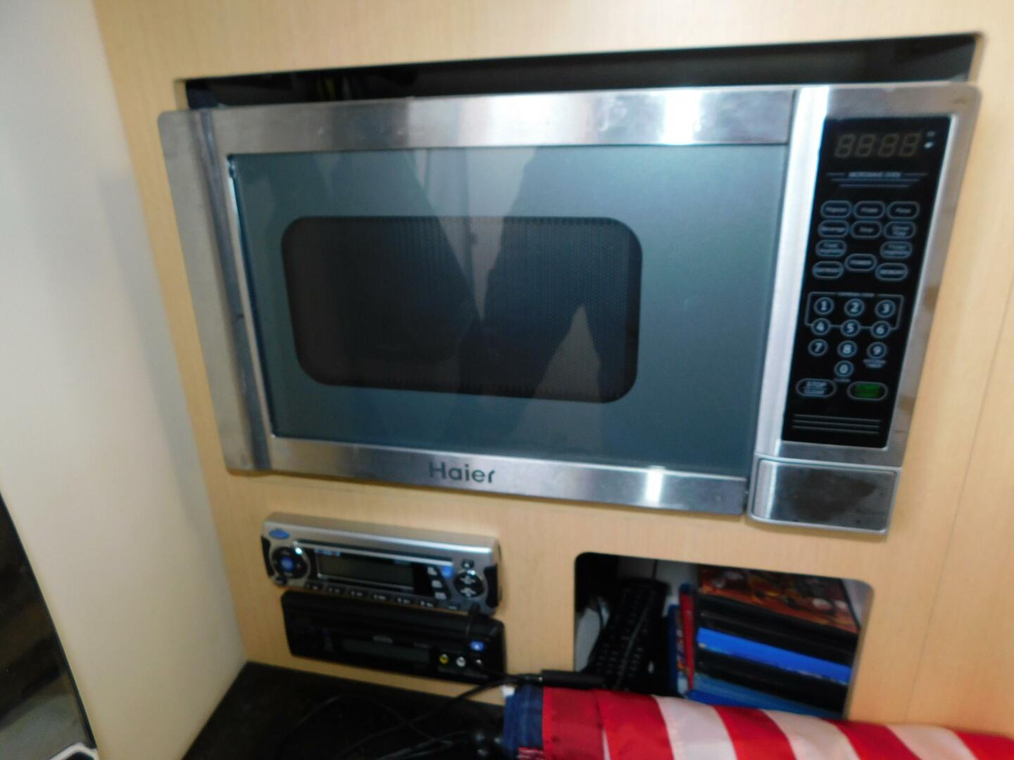 Slide: The Image of Bayliner 315 Cruiser 2012 - 5214839