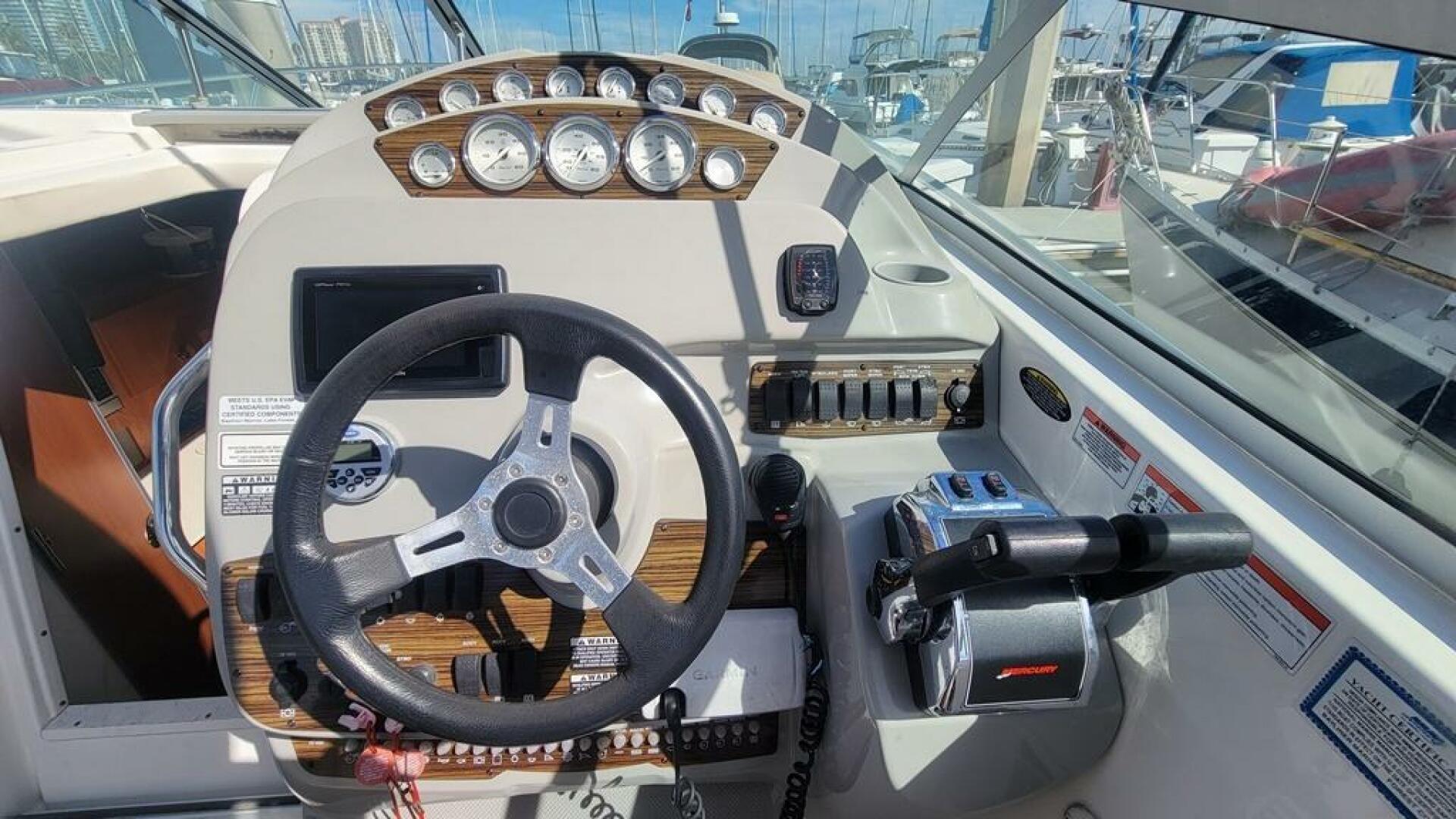 Slide: The Image of Bayliner 315 Express 2010 - 4824933