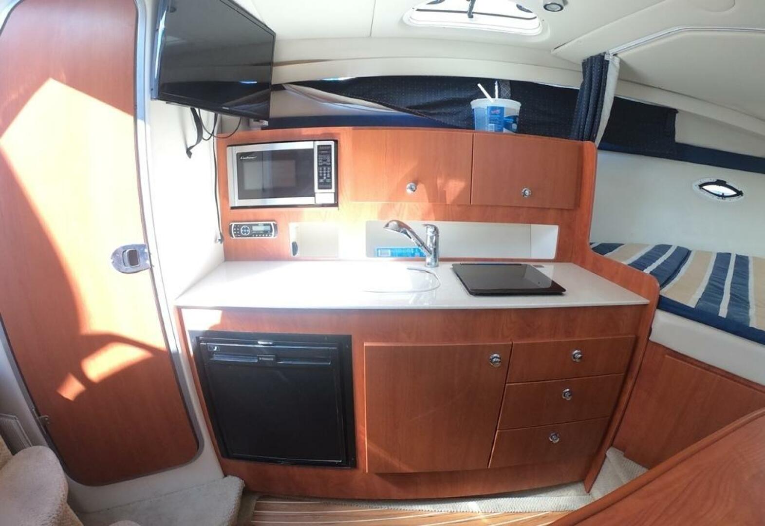 Slide: The Image of Bayliner 315 Express 2010 - 4824935