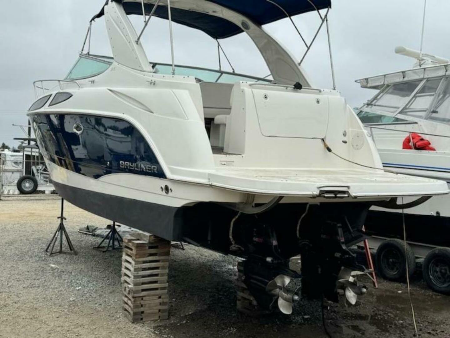 Slide: The Image of Bayliner 315 Express 2010 - 4824945
