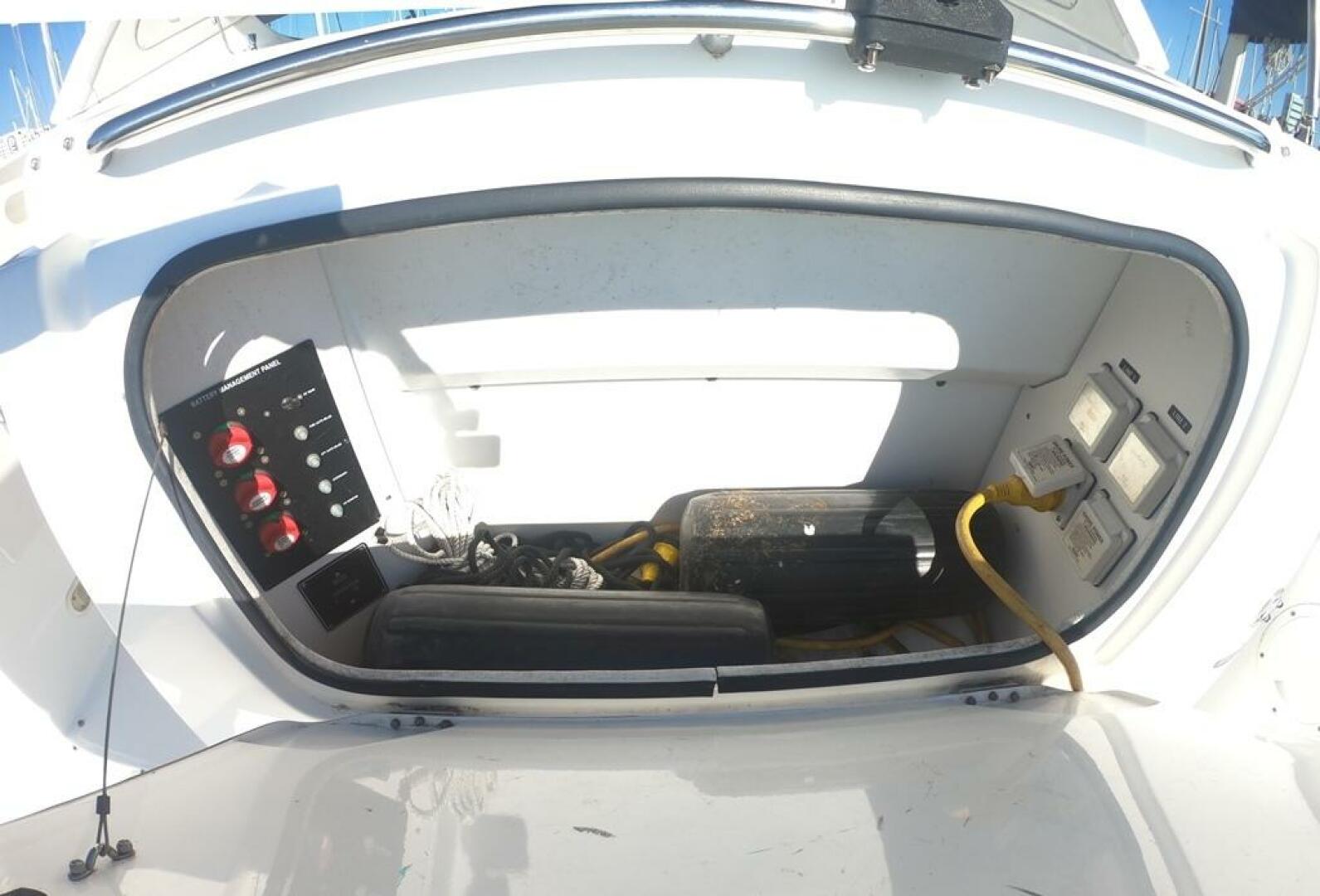 Slide: The Image of Bayliner 315 Express 2010 - 4824928