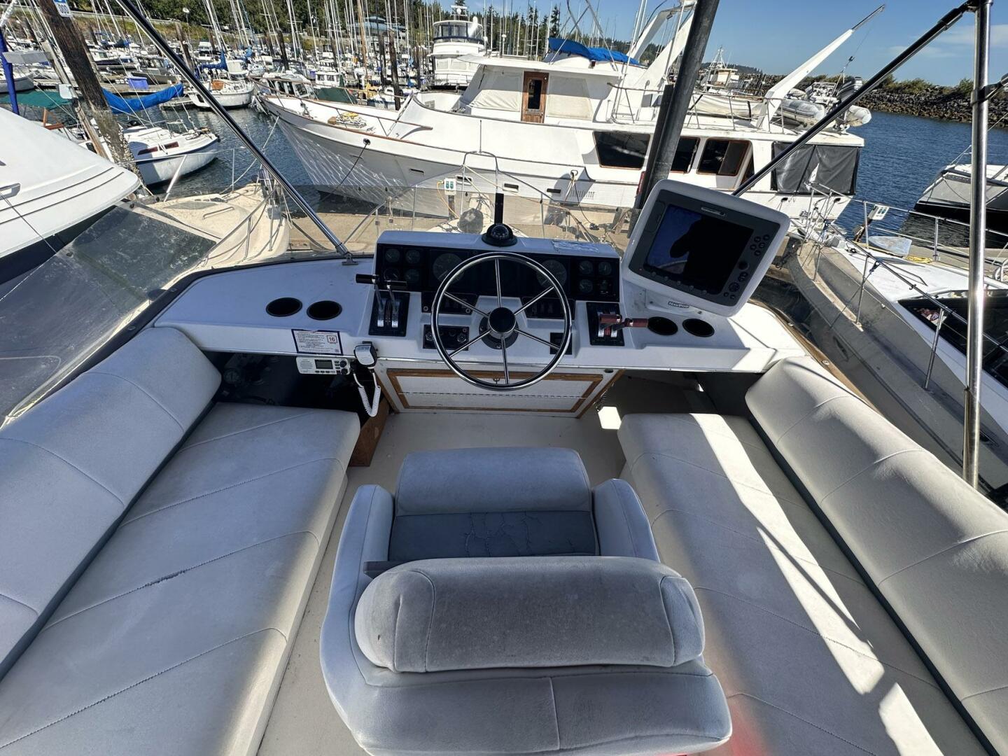 Slide: The Image of Bayliner 32 1992 - 11