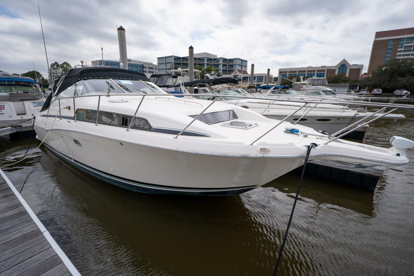 Slide: The Image of Bayliner 3255 Avanti 1997 - 5121036