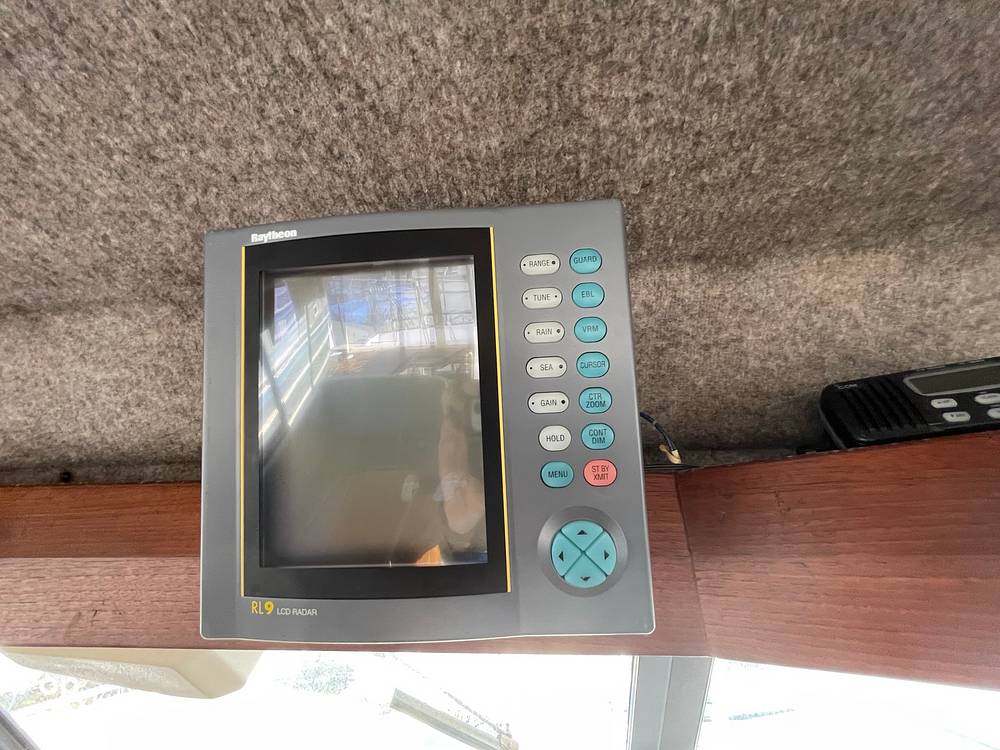 Slide: The Image of Bayliner 3270 Explorer 1984 - 12407422