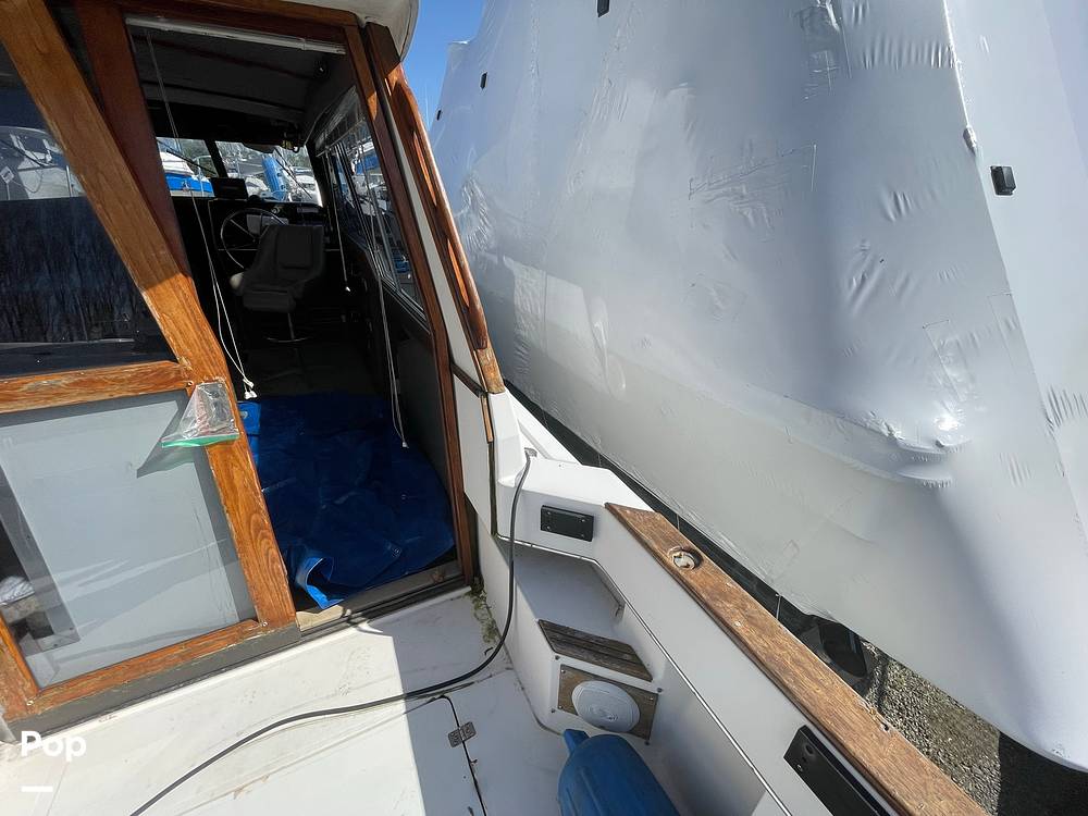 Slide: The Image of Bayliner 3270 Explorer 1984 - 12407325