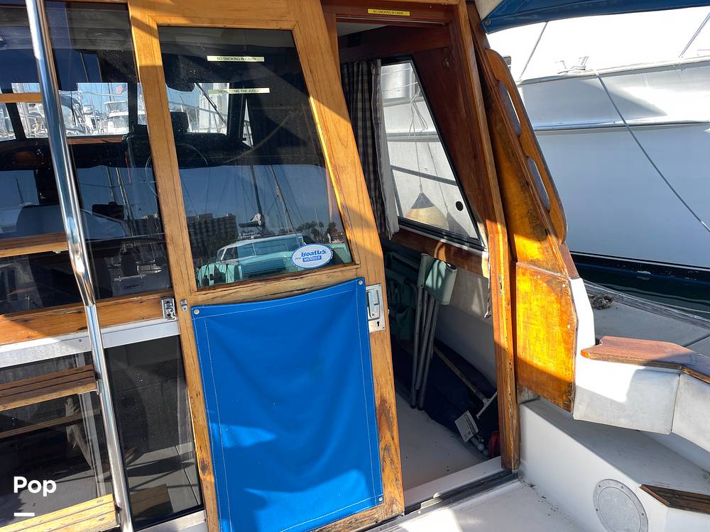 Slide: The Image of Bayliner 3288 1989 - 15111956