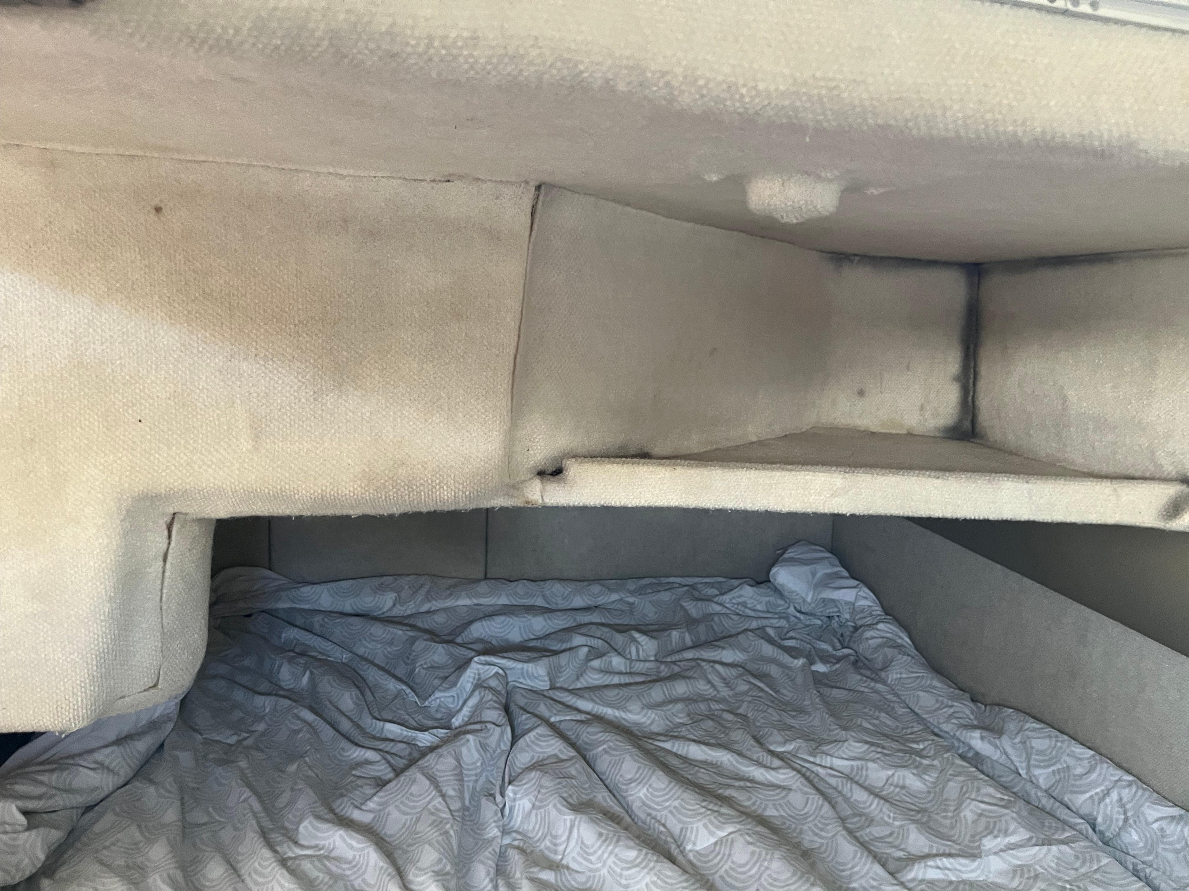 Slide: The Image of Interior cabin of a 1996 Bayliner 32 Avante boat with bedding. - 30