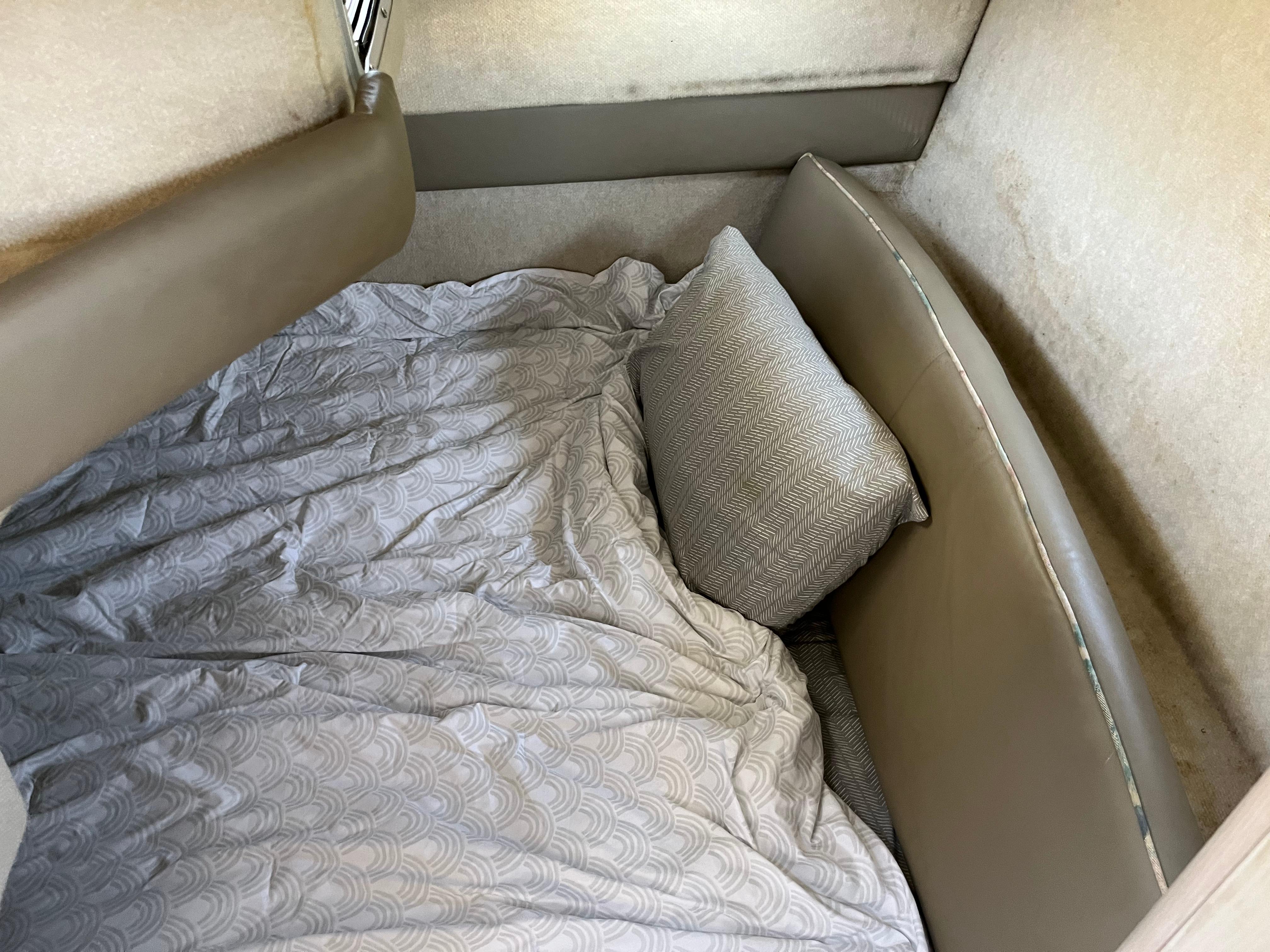 Slide: The Image of Interior cabin bed of a 1996 Bayliner 32 Avante boat with bedding and pillow. - 31