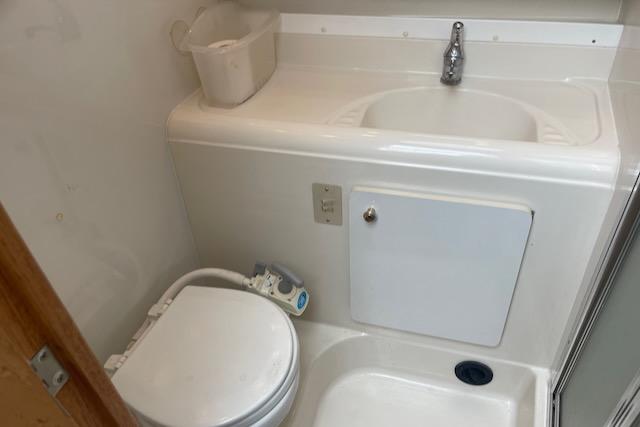 Slide: The Image of 2000 Bayliner 3388 boat bathroom with sink and toilet - 28