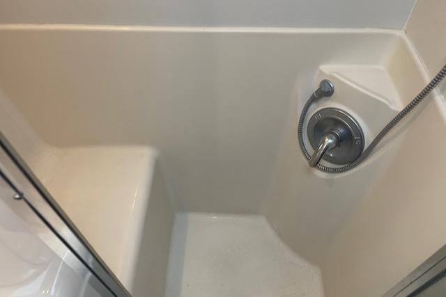 Slide: The Image of Shower area in 2000 Bayliner 3388 boat with built-in seat and handheld showerhead. - 29