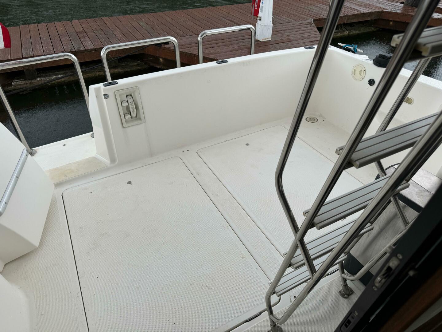 Slide: The Image of Bayliner 3388 Command Bridge Motoryacht 1996 - 5345257