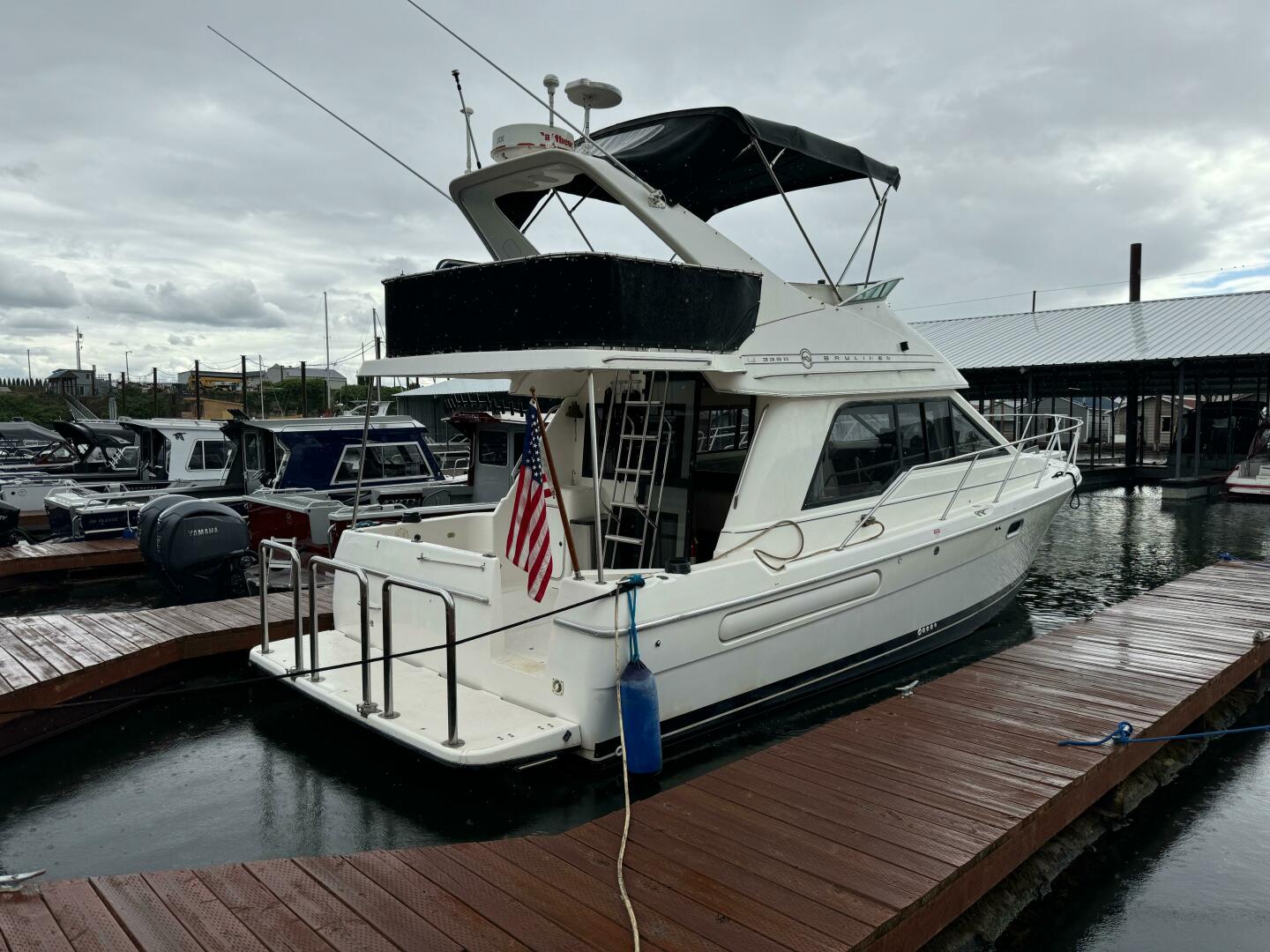 Slide: The Image of Bayliner 3388 Command Bridge Motoryacht 1996 - 5345258
