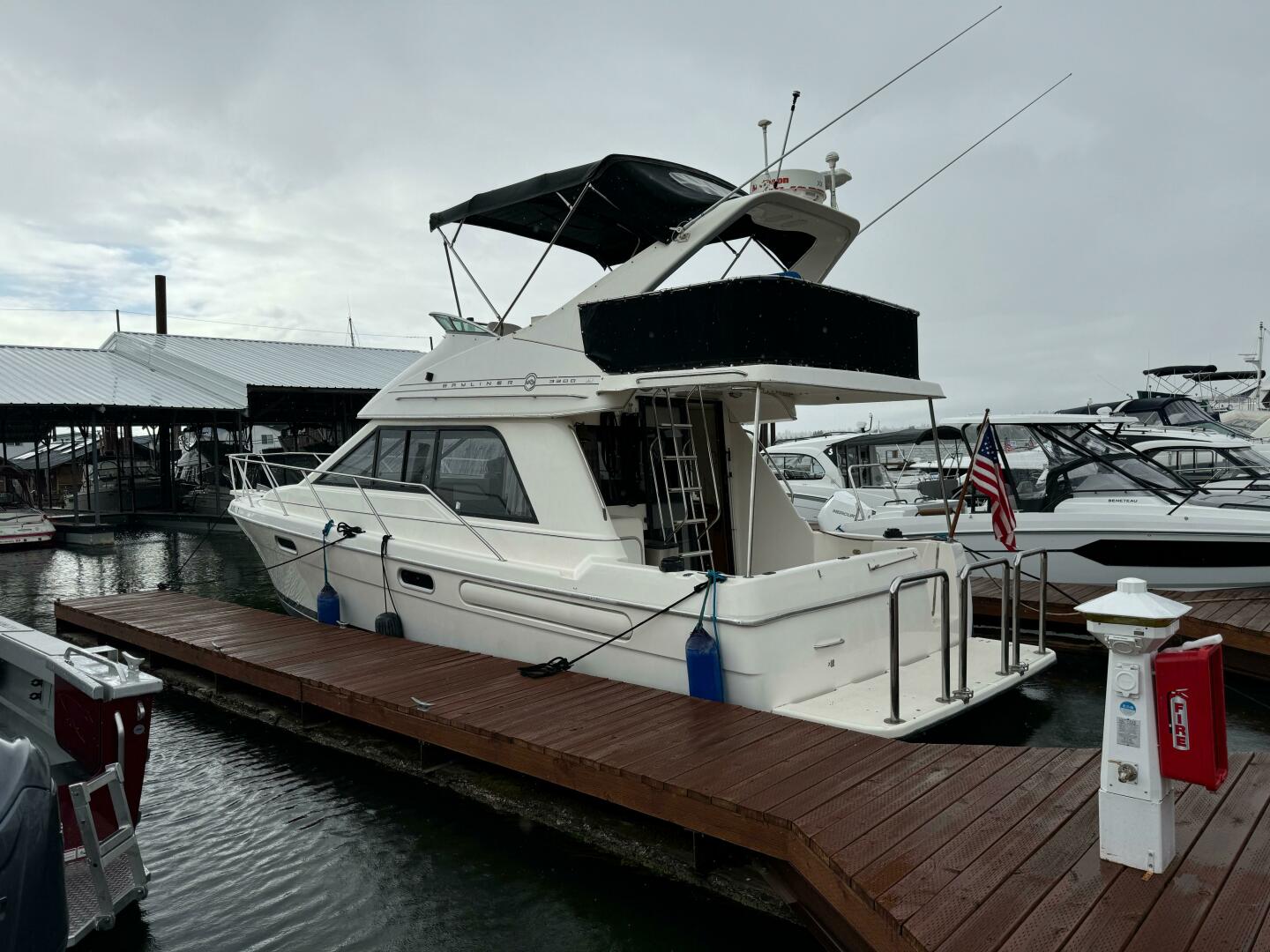 Slide: The Image of Bayliner 3388 Command Bridge Motoryacht 1996 - 5345263