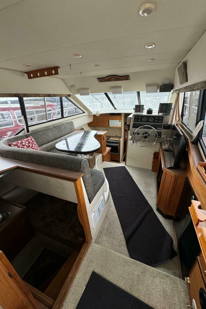 Slide: The Image of Bayliner 3388 Command Bridge Motoryacht 1996 - 5345270