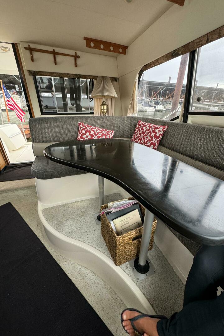 Slide: The Image of Bayliner 3388 Command Bridge Motoryacht 1996 - 5345272