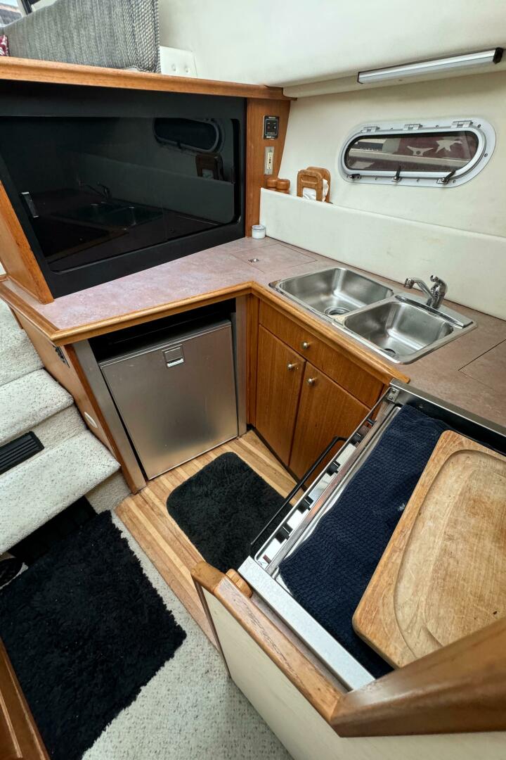 Slide: The Image of Bayliner 3388 Command Bridge Motoryacht 1996 - 5345277