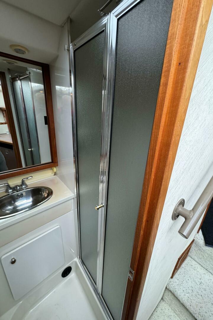 Slide: The Image of Bayliner 3388 Command Bridge Motoryacht 1996 - 5345282