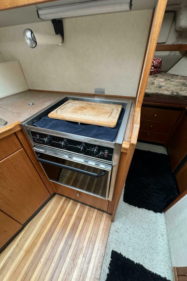 Slide: The Image of Bayliner 3388 Command Bridge Motoryacht 1996 - 5345283