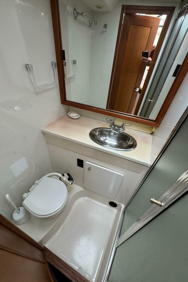 Slide: The Image of Bayliner 3388 Command Bridge Motoryacht 1996 - 5345284