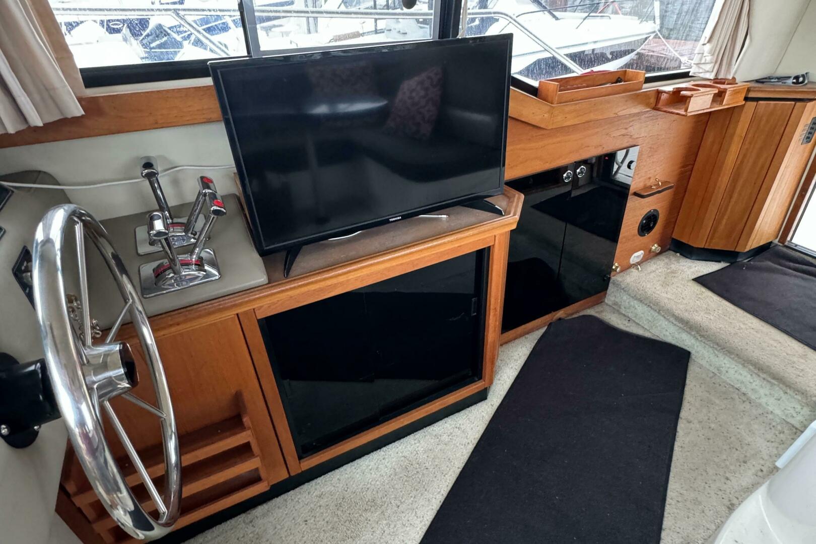 Slide: The Image of Bayliner 3388 Command Bridge Motoryacht 1996 - 5345287