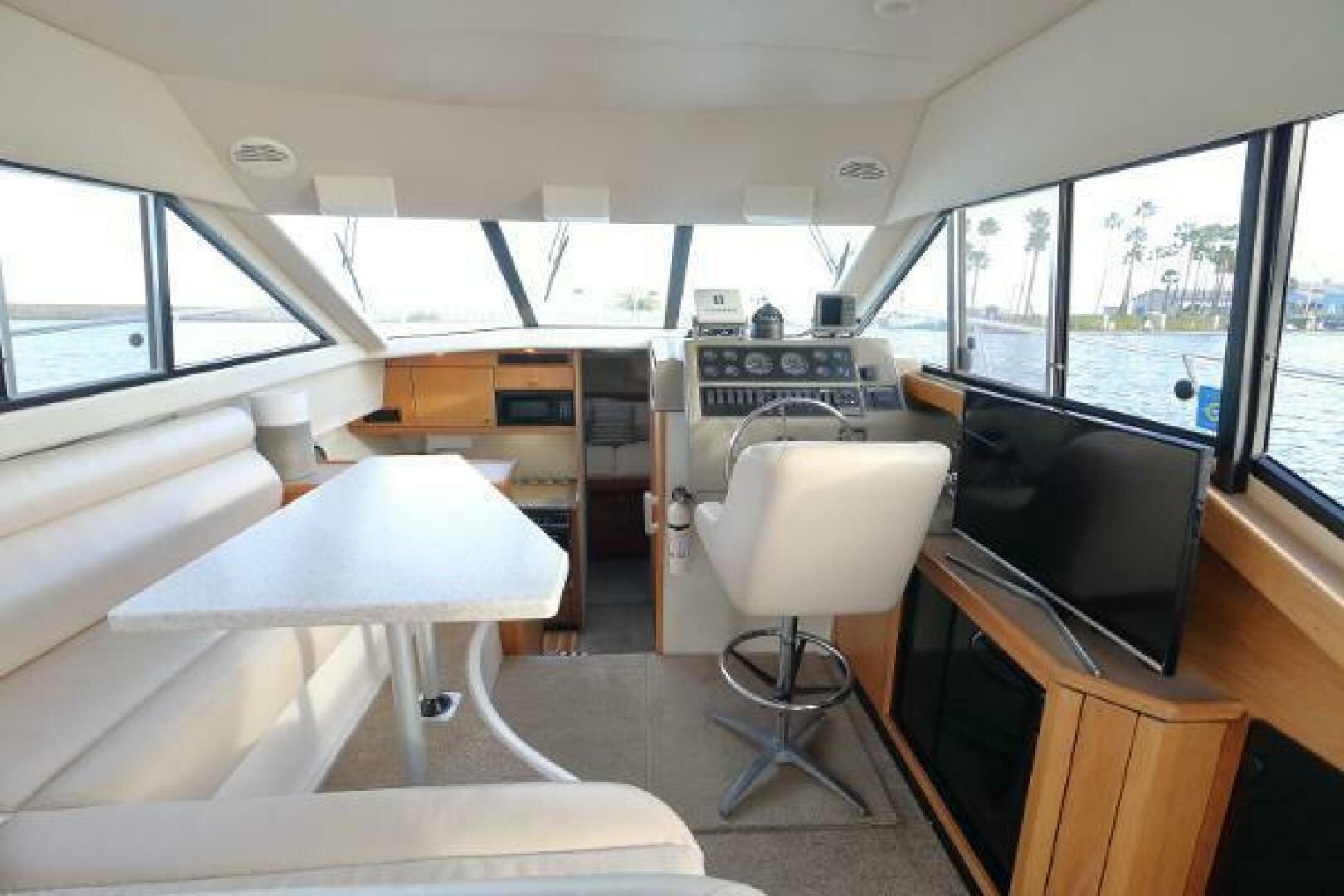 Slide: The Image of Bayliner 3388 Command Bridge Motoryacht 1998 - 5306759