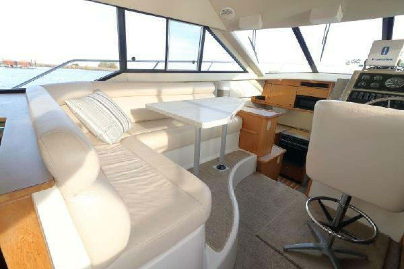 Slide: The Image of Bayliner 3388 Command Bridge Motoryacht 1998 - 5306762