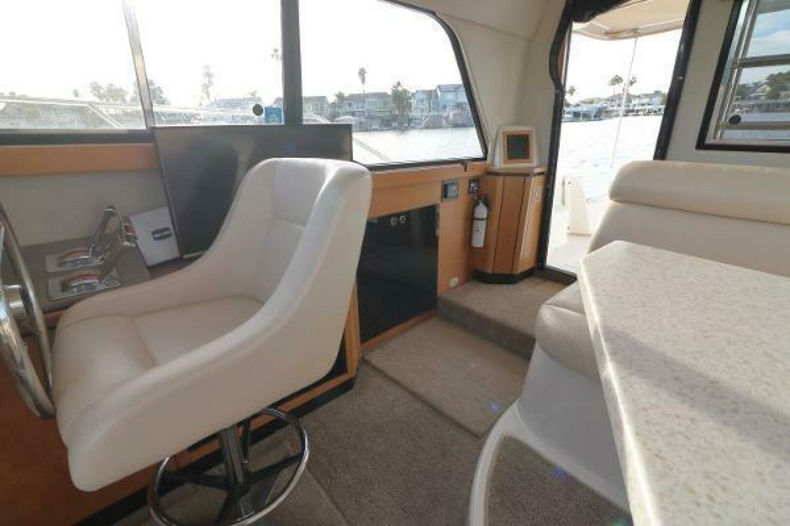 Slide: The Image of Bayliner 3388 Command Bridge Motoryacht 1998 - 5306764