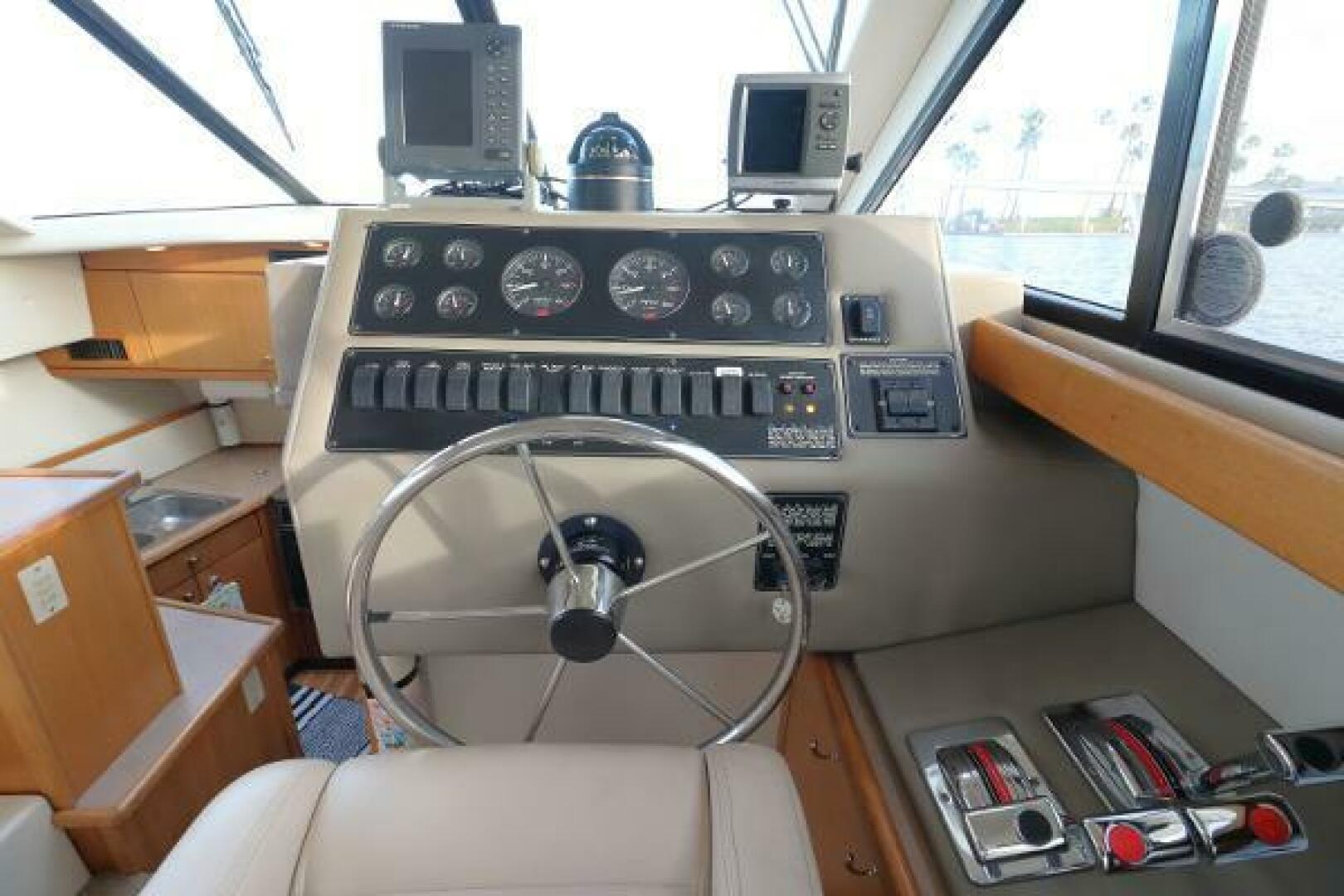 Slide: The Image of Bayliner 3388 Command Bridge Motoryacht 1998 - 5306765