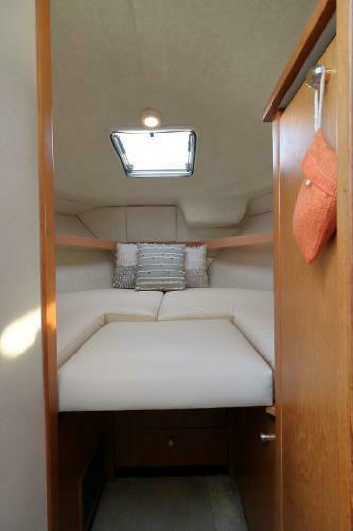 Slide: The Image of Bayliner 3388 Command Bridge Motoryacht 1998 - 5306771