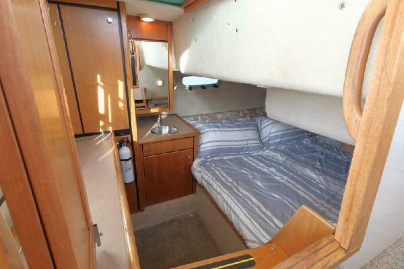 Slide: The Image of Bayliner 3388 Command Bridge Motoryacht 1998 - 5306775