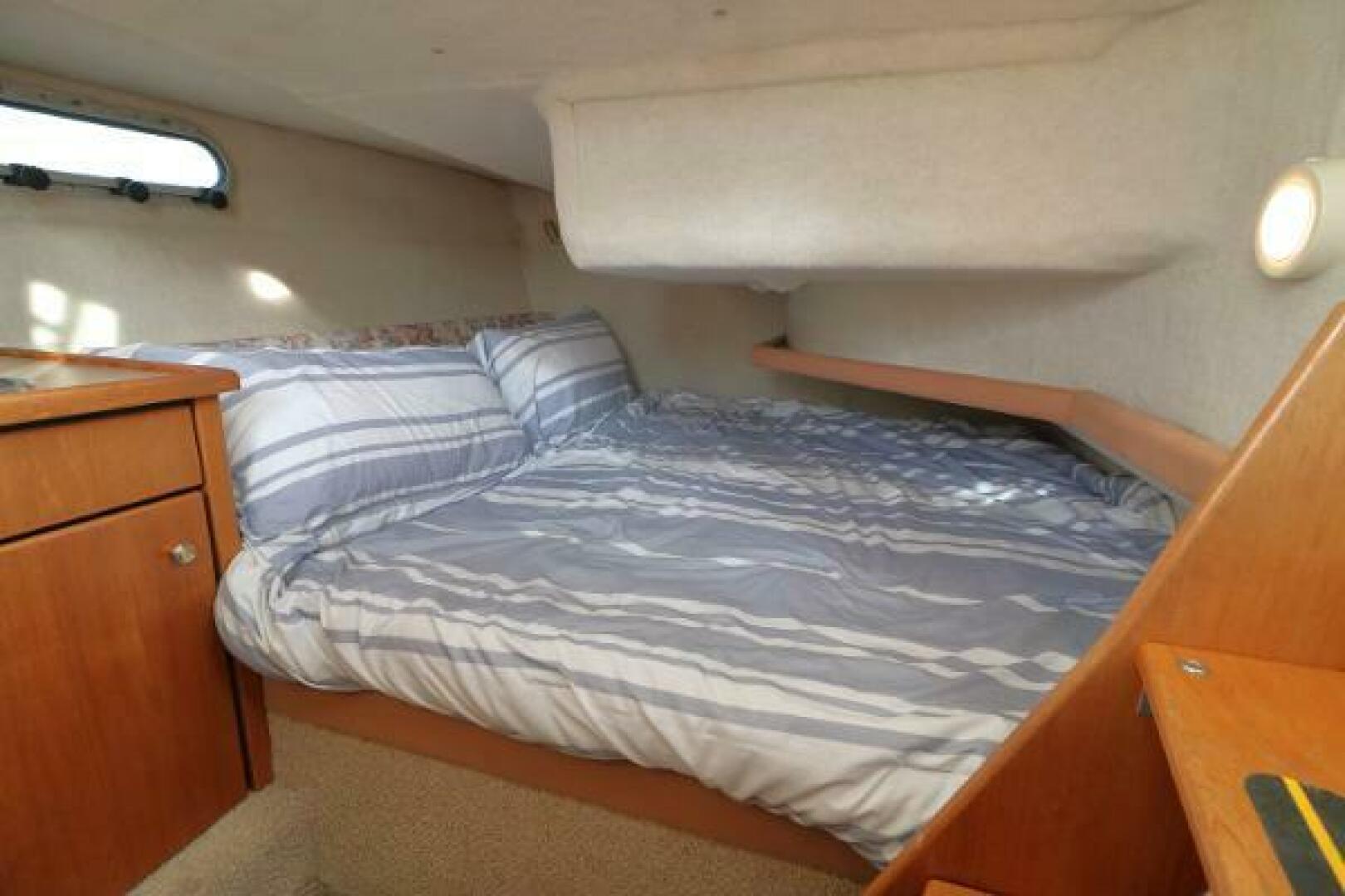 Slide: The Image of Bayliner 3388 Command Bridge Motoryacht 1998 - 5306776