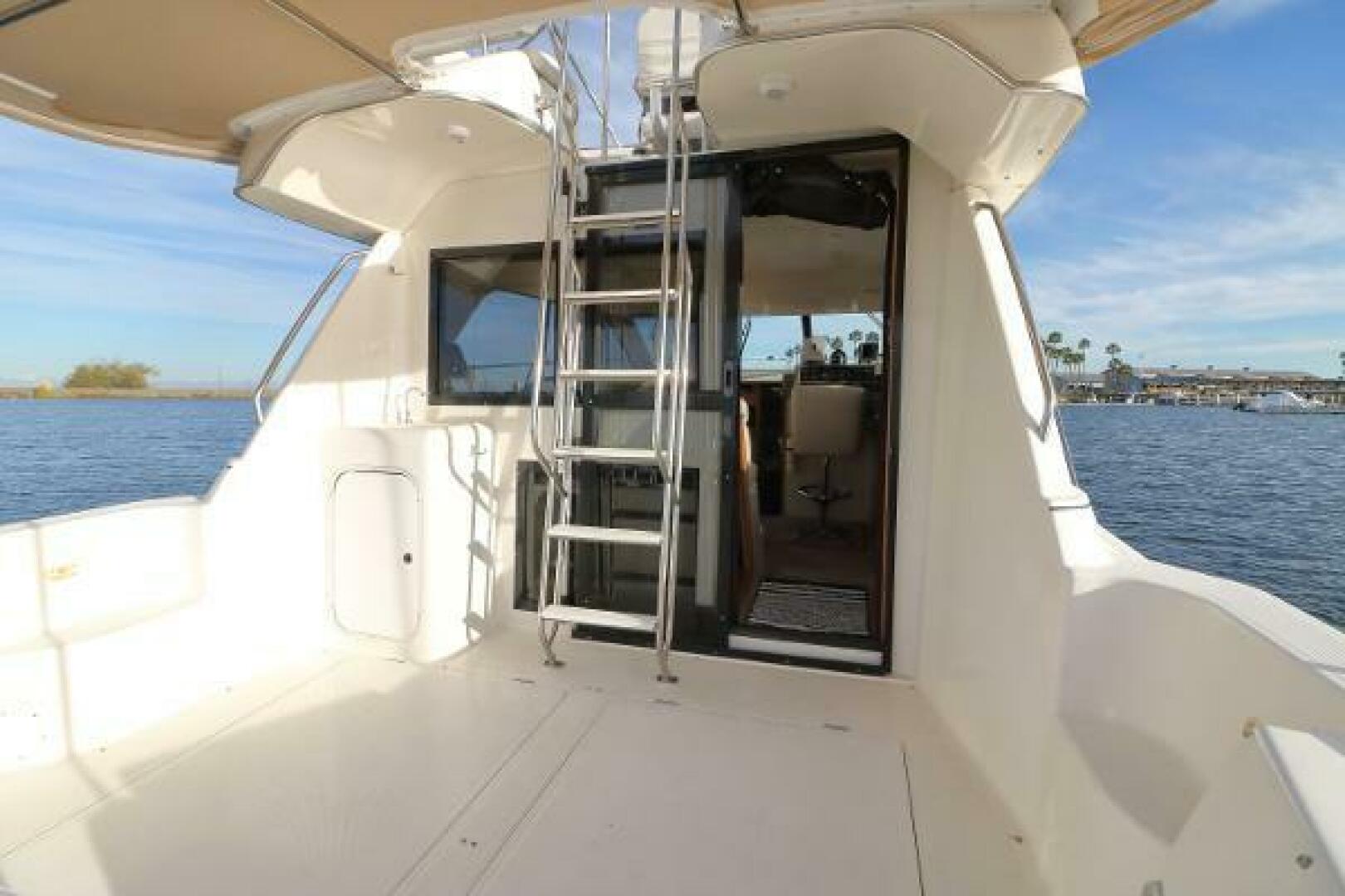 Slide: The Image of Bayliner 3388 Command Bridge Motoryacht 1998 - 5306777