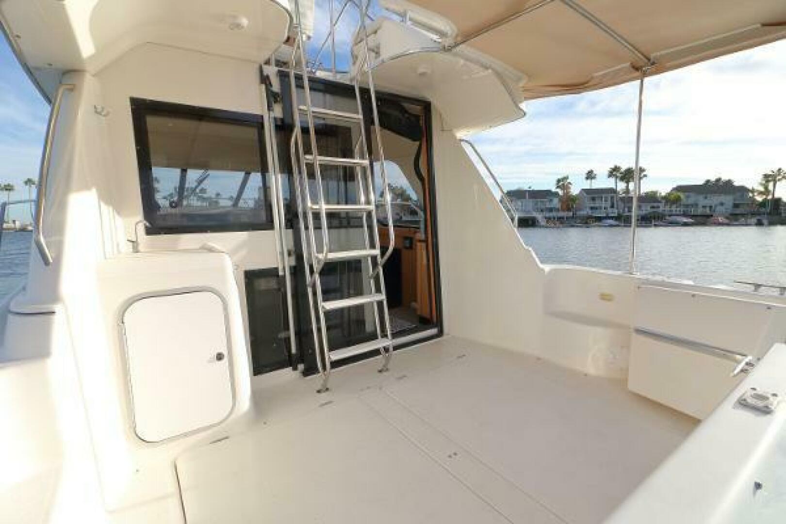 Slide: The Image of Bayliner 3388 Command Bridge Motoryacht 1998 - 5306778