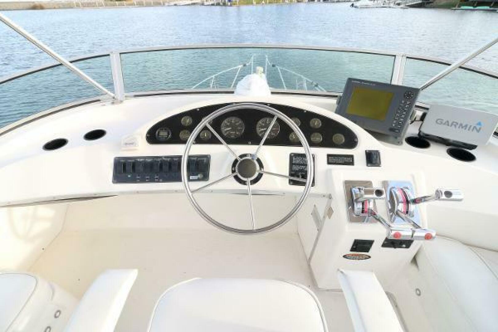 Slide: The Image of Bayliner 3388 Command Bridge Motoryacht 1998 - 5306780