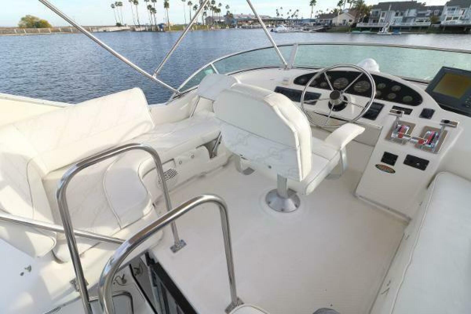 Slide: The Image of Bayliner 3388 Command Bridge Motoryacht 1998 - 5306781