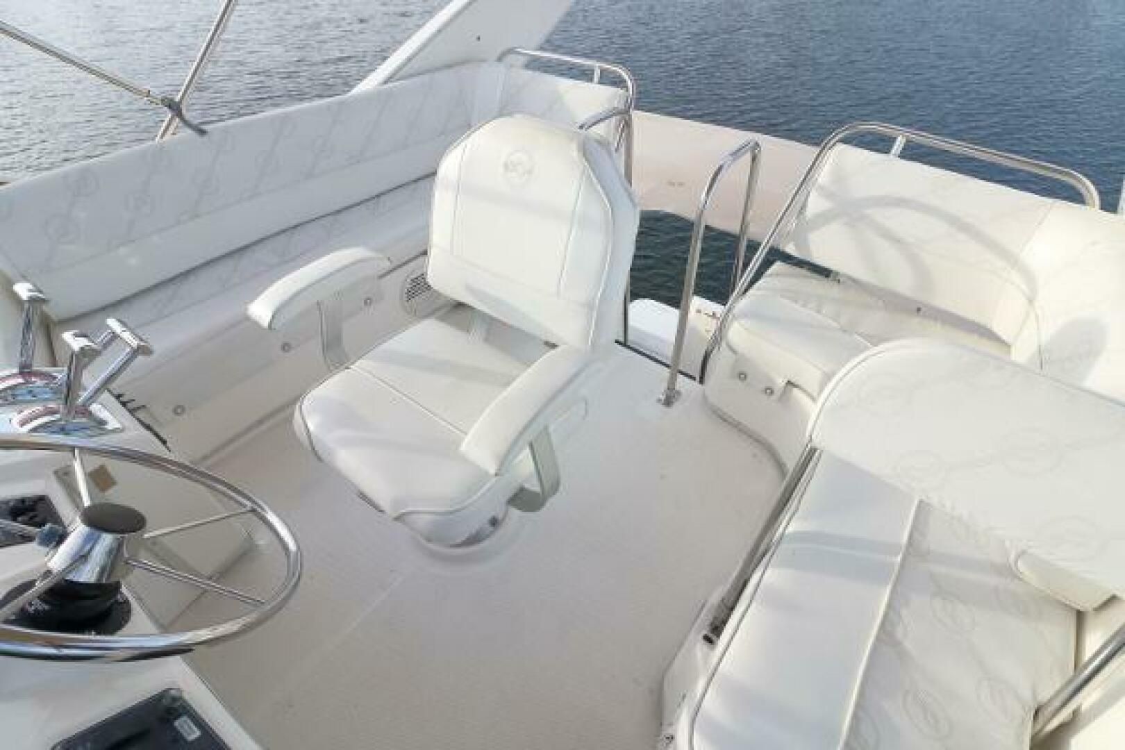 Slide: The Image of Bayliner 3388 Command Bridge Motoryacht 1998 - 5306783