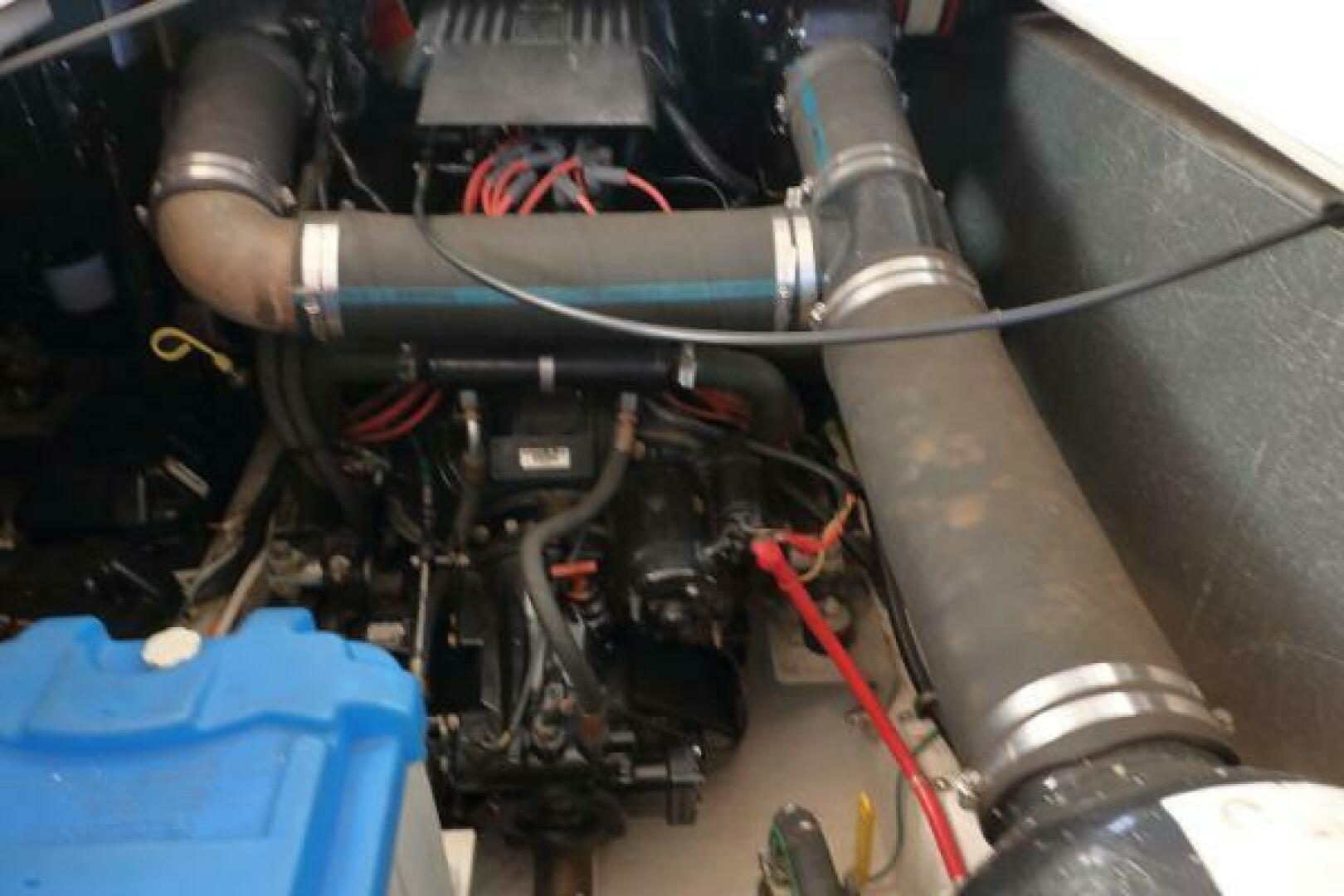 Slide: The Image of Bayliner 3388 Command Bridge Motoryacht 1998 - 5306794