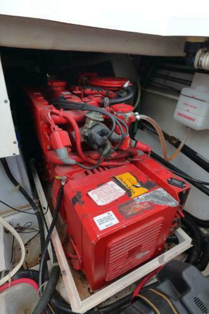 Slide: The Image of Bayliner 3388 Command Bridge Motoryacht 1998 - 5306795