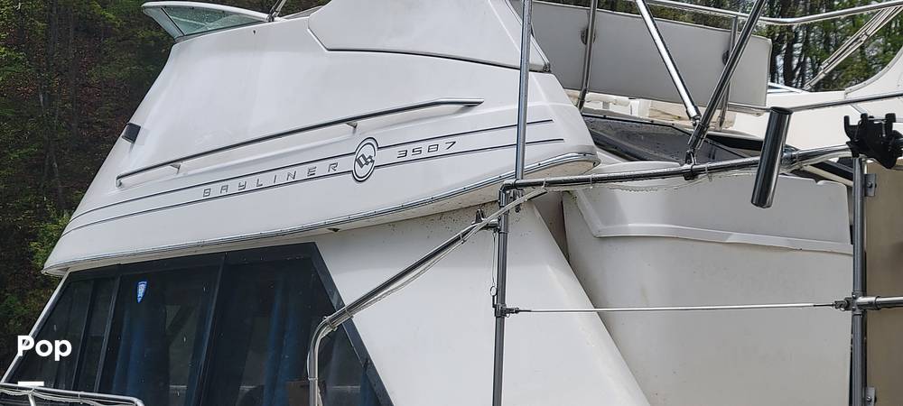 Slide: The Image of Bayliner 3587 AC 1997 - 14048341