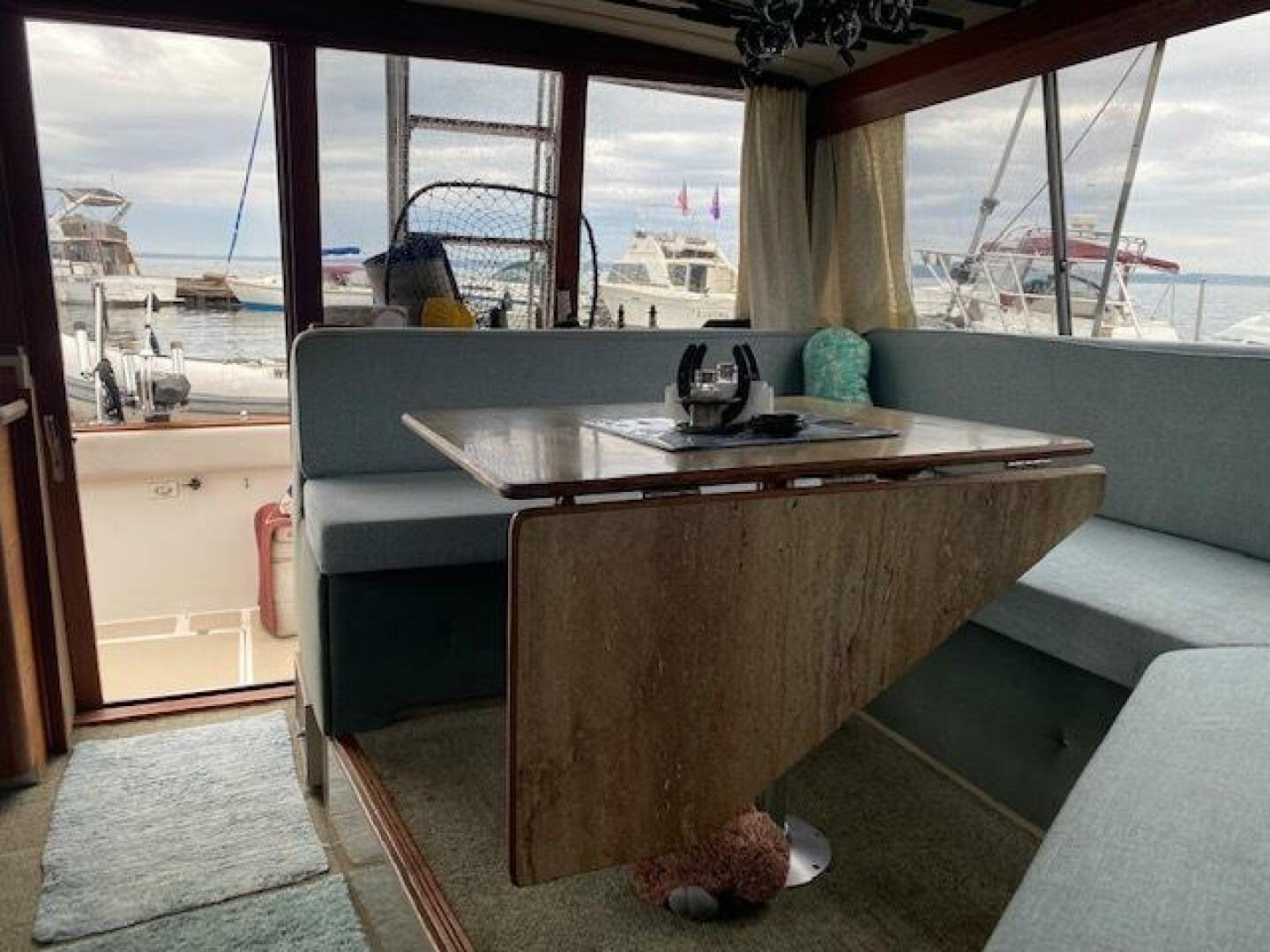Slide: The Image of Bayliner 3870 Motoryacht 1985 - 4222555