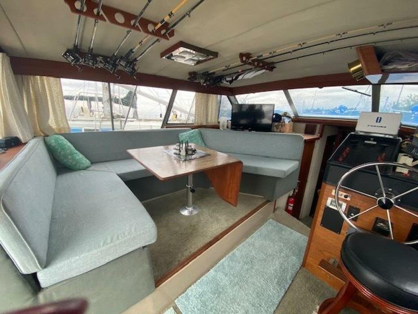 Slide: The Image of Bayliner 3870 Motoryacht 1985 - 4222556