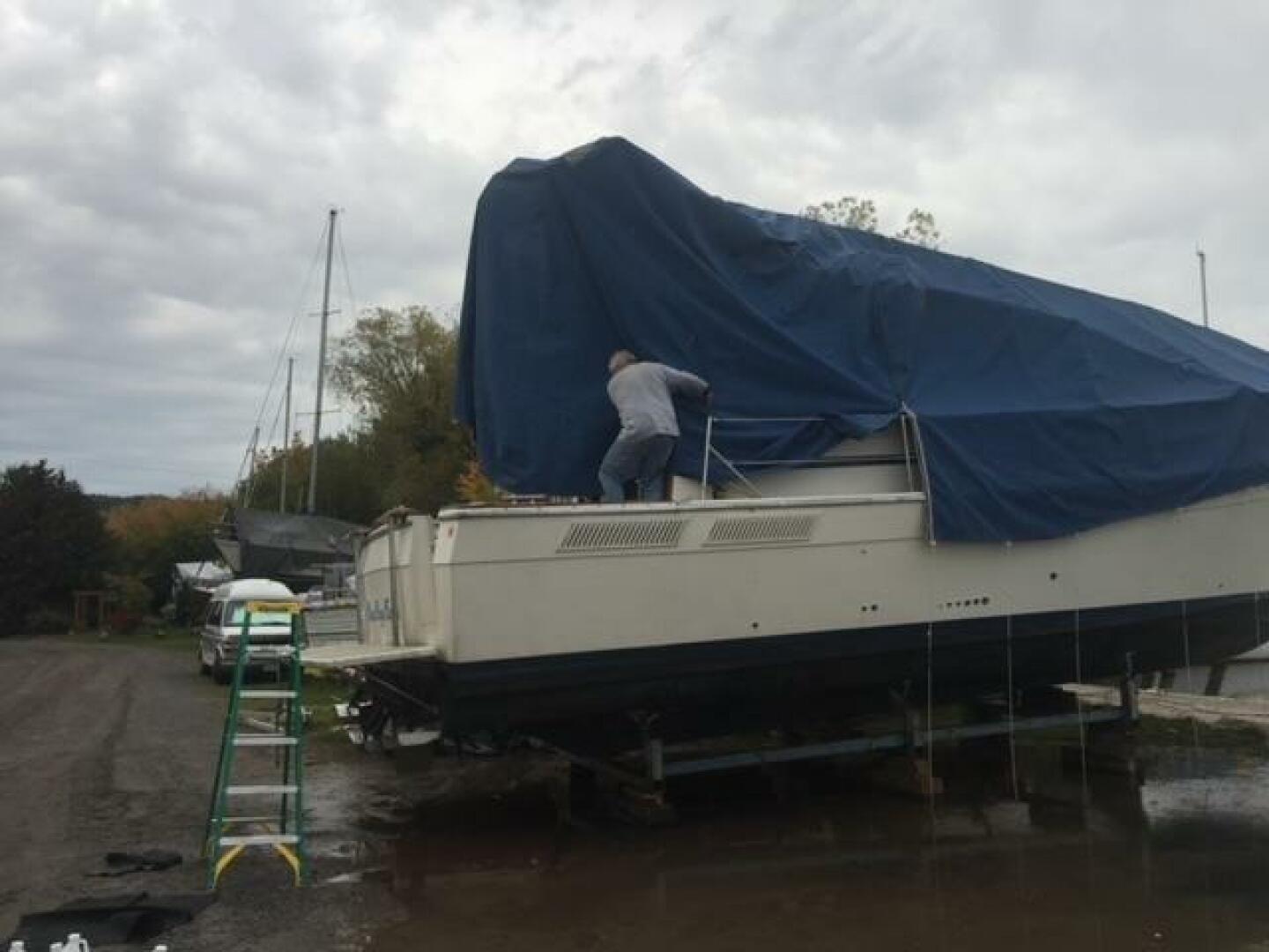 Slide: The Image of Bayliner 3870 Motoryacht 1985 - 4222559
