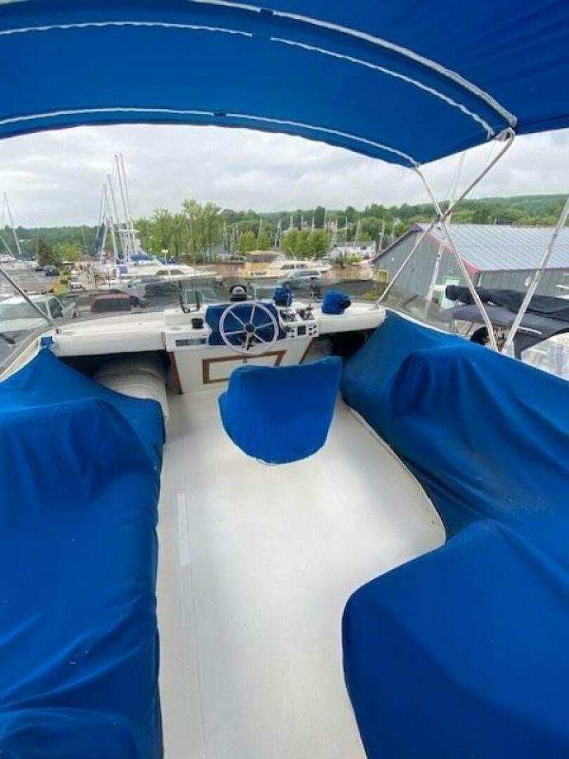 Slide: The Image of Bayliner 3870 Motoryacht 1985 - 4222560