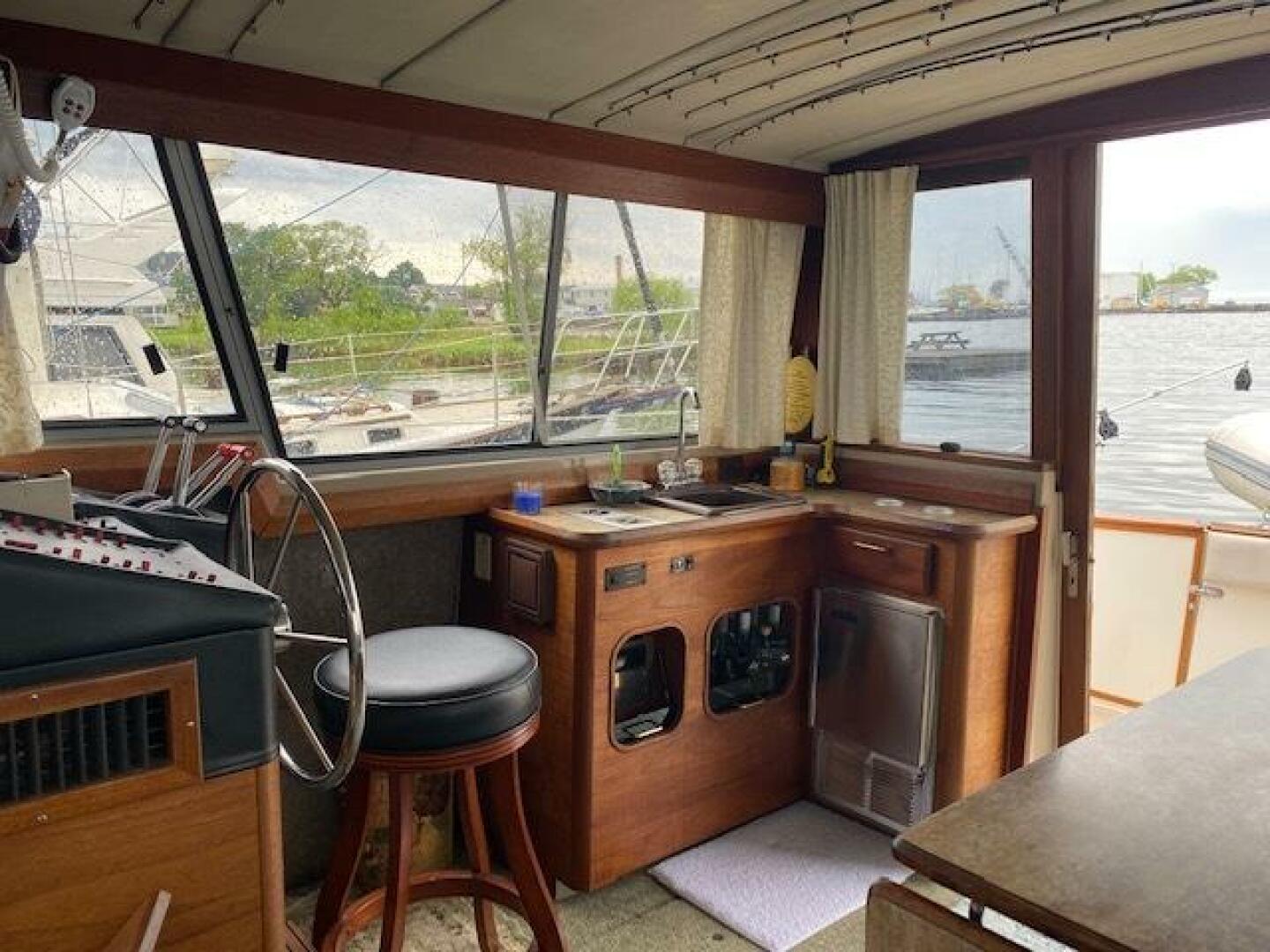 Slide: The Image of Bayliner 3870 Motoryacht 1985 - 4222561