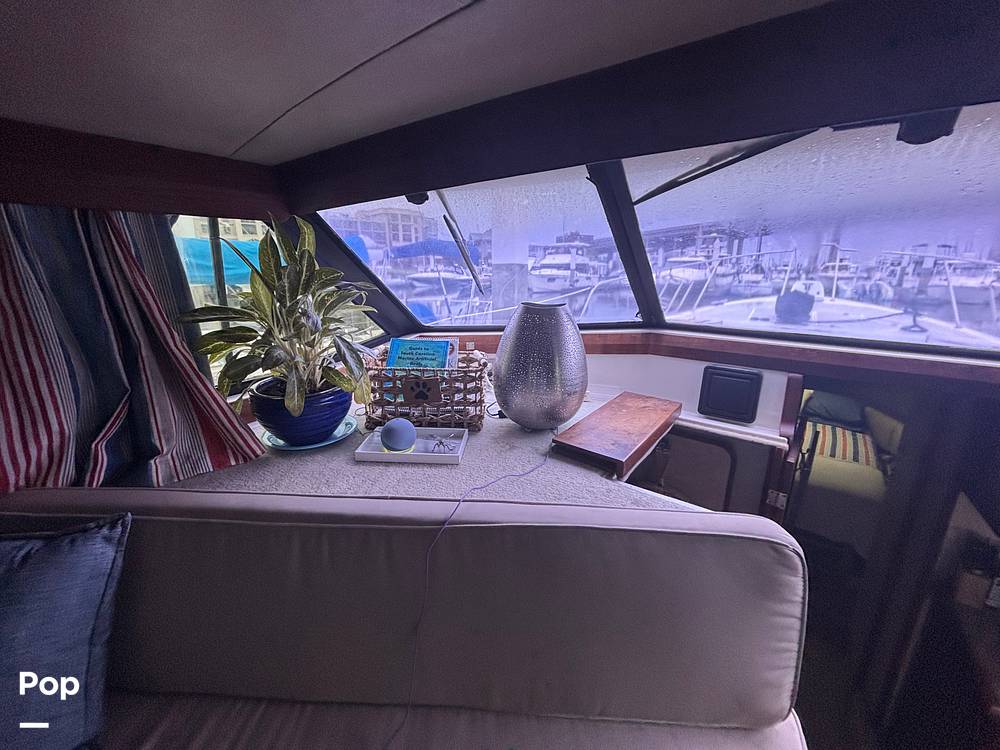 Slide: The Image of Bayliner 3888 Motoryacht 1990 - 15647765