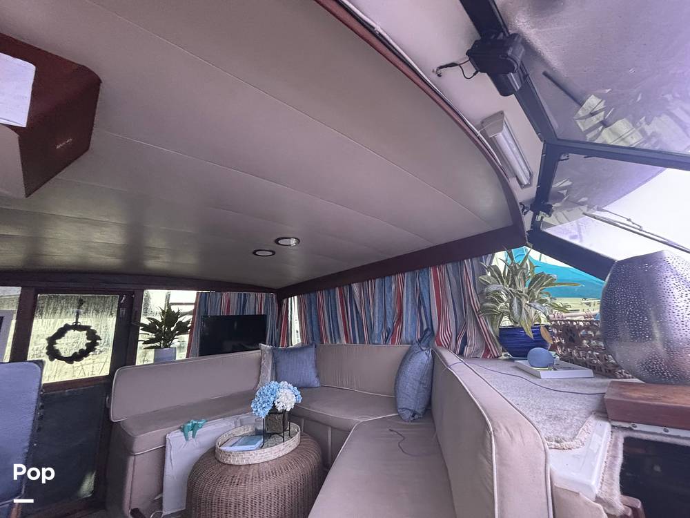 Slide: The Image of Bayliner 3888 Motoryacht 1990 - 15647792