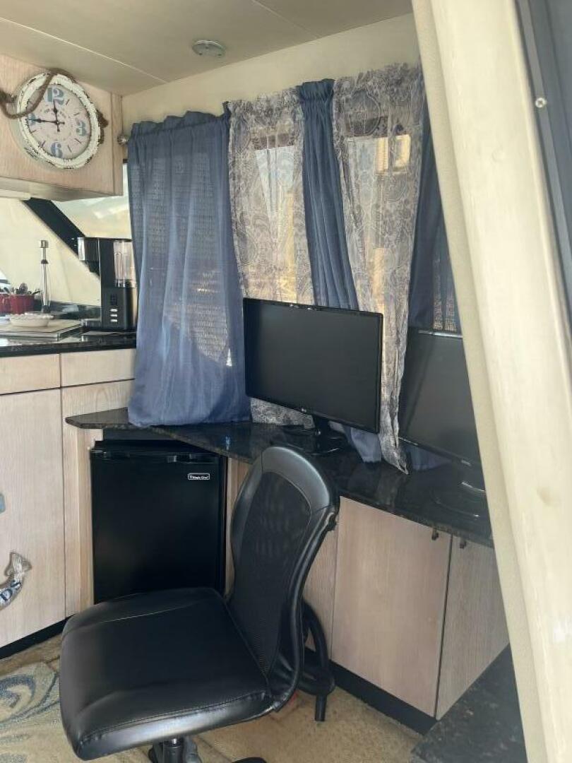 Slide: The Image of Bayliner 3988 1995 - 5158210