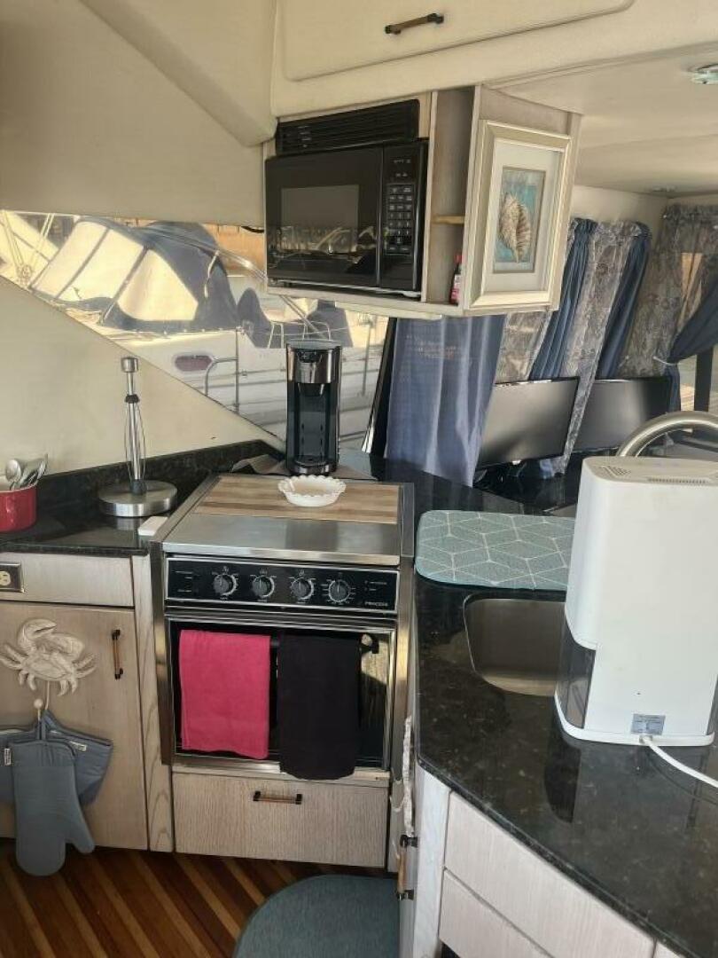 Slide: The Image of Bayliner 3988 1995 - 5158216