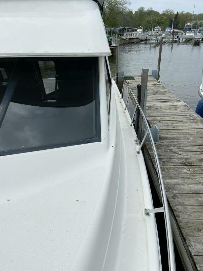 Slide: The Image of Bayliner 3988 Command Bridge 1995 - 5323113